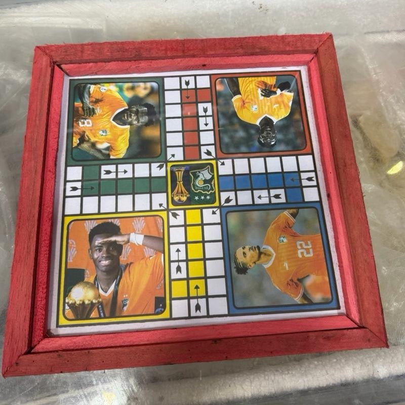 Lot de table de Jeu ludo et ses pions et dés version ivoirienne 2 formats pour des moments de jeu divertissants