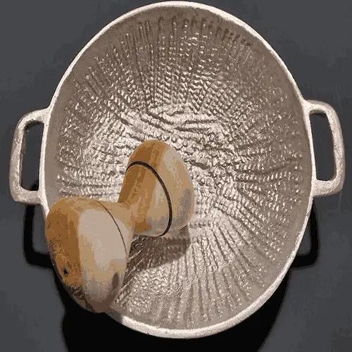 Talier en fer africain, idéal pour les aliment, poivre, aubergines, légumes