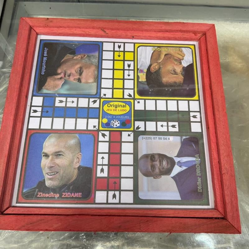 Lot de table de Jeu ludo et ses pions et dés version ivoirienne 2 formats pour des moments de jeu divertissants