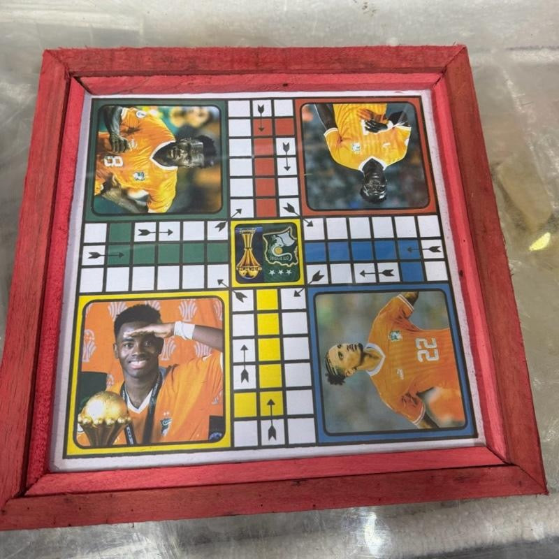 Lot de table de Jeu ludo et ses pions et dés version ivoirienne 2 formats pour des moments de jeu divertissants